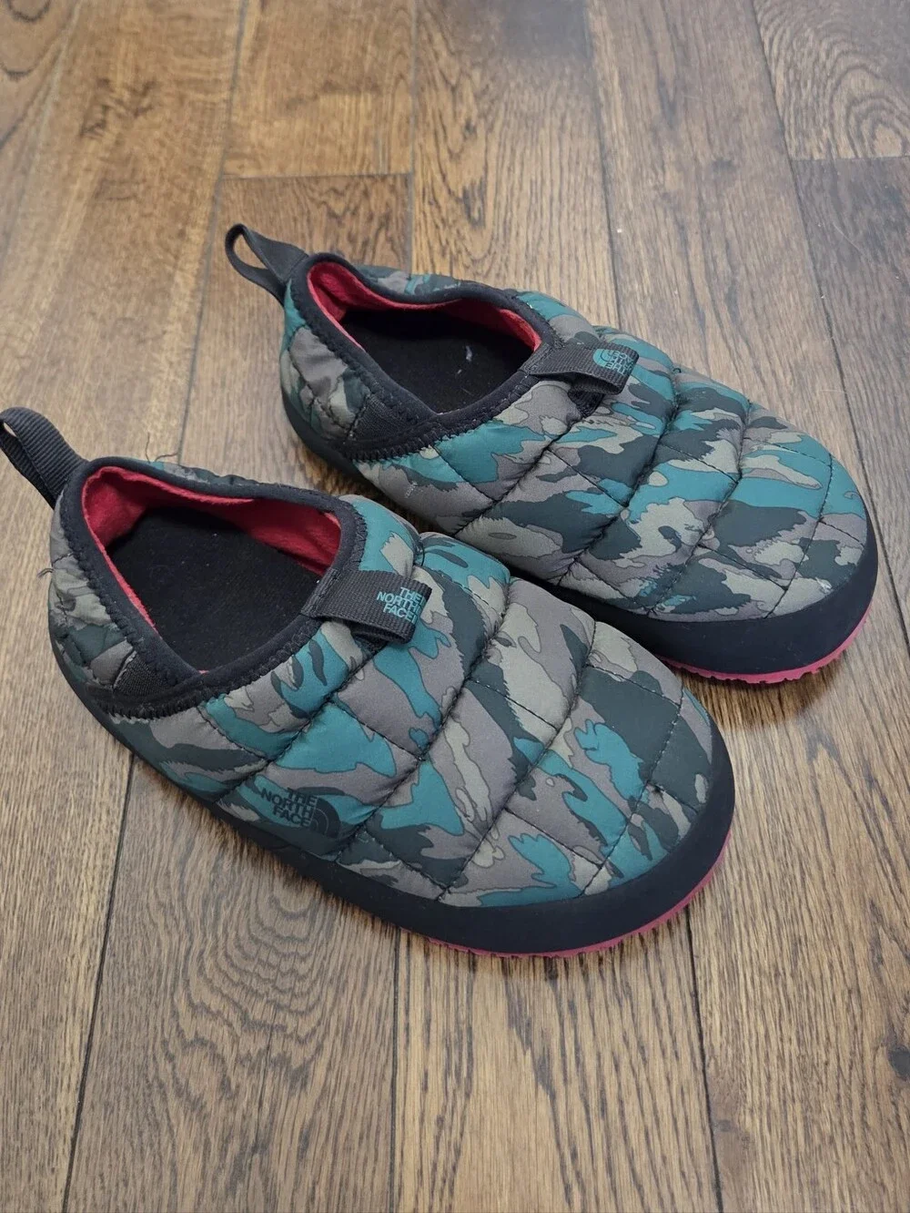 The North Face Thermoball Traction Mule II slippers Youth Size 2
